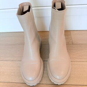 Gianvito Rossi Chelsea Boot in Beige Leather Size 36.5